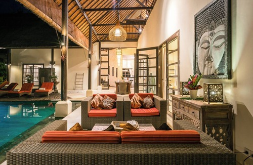 Banjartegehe Villa | Luxury Beach Villa with Infinity Pool.