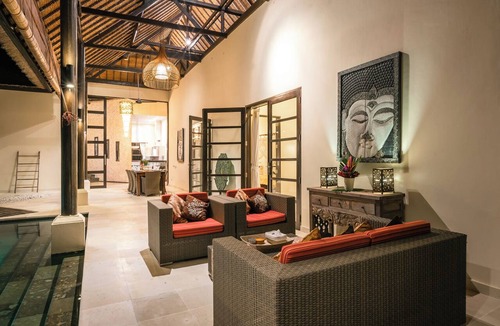 Banjartegehe Villa | Luxury Beach Villa with Infinity Pool.