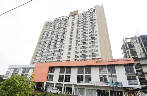 Bekasi House | Luxury Delux Retreat W/Free WiFi Parking and Pool