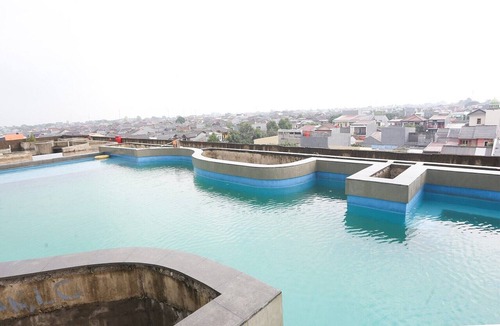 Bekasi House | Luxury Delux Retreat W/Free WiFi Parking and Pool