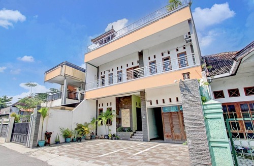 Gedongkiwo House | Luxury Deluxe DBL Retreat W/Free WiFi and Parking