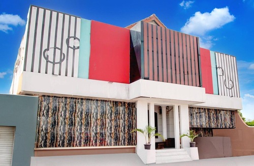 Depok House | Luxury Deluxe DBL Retreat W/Free WiFi and Parking