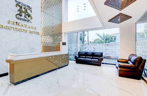 Semarang Utara House | Luxury Deluxe DBL Retreat W/Free WiFi and Parking
