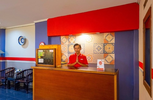 Bandung House | Luxury Deluxe DBL Retreat W/Free WiFi and Parking