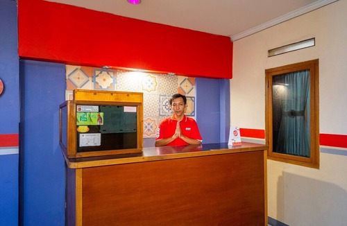 Bandung House | Luxury Deluxe DBL Retreat W/Free WiFi and Parking