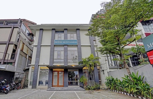 Bandung House | Luxury Deluxe DBL Retreat W/Free WiFi and Parking