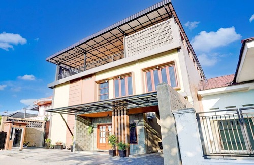 Padang House | Luxury Deluxe DBL Retreat W/Free WiFi and Parking