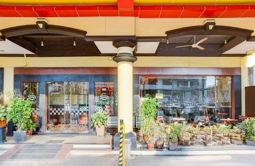 Batam House | Luxury Deluxe DBL Retreat W/Free WiFi and Parking