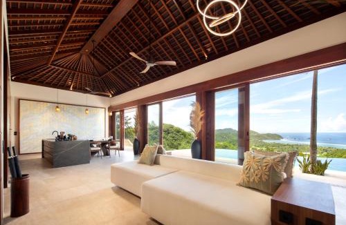 Praya Barat Villa | Luxury SeaView Villa - 5 min to Tampah Beach