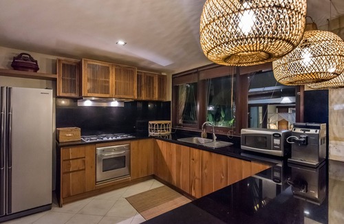 Batu Bolong Villa | Luxury tropical 5-bedroom villa, five minutes to the beach - Canggu
