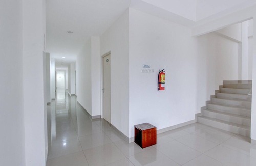Grogol House | Luxury Twin Stay with Free WiFi and Parking