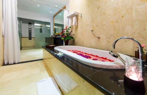 Kelusa Villa | Luxury Villa near Ubud with private infinity pool and a lounging pavilion