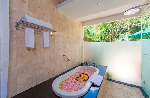 Sambahan Villa | Luxury Villa near Ubud with private infinity pool and a lounging pavilion