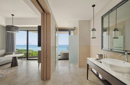 Pulisan Hotel | Manado Marriott Resort & Spa