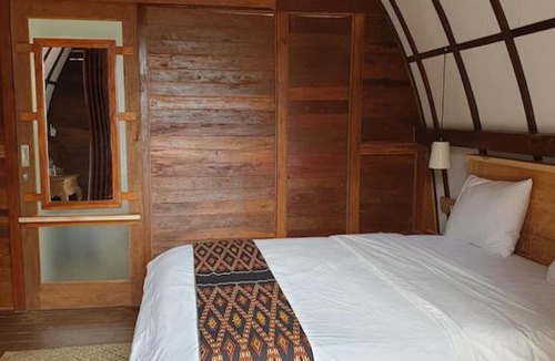 Tambolaka Hotel | Mario Hotel and Cafe