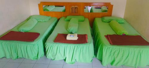 Parapat House | Melissa Palace Hotel and Karaoke