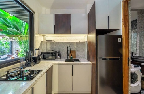 Ubud City-Centre Apartment | Modern 1BR Flat in Ubud w Pool, Patio & Kitchen