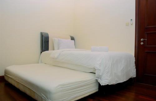Permata Hijau Apartment | Modern 2BR at The Belleza Apartment By Travelio