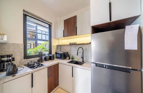 Ubud City-Centre Apartment | Modern 2BR Flat in Ubud w Pool, Garden & Kitchen