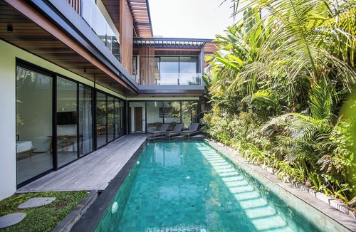 Munggu Villa | Modern Boho 5BR, 200m to Canggu's Beachfront