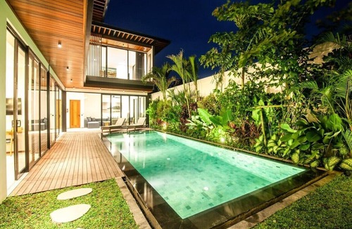 Munggu Villa | Modern Boho 5BR, 200m to Canggu's Beachfront