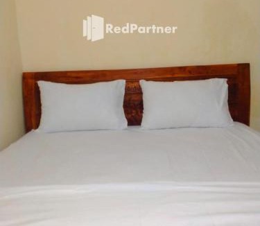 Batang Hotel | Navisha Guest House Syariah near Exit Tol Batang RedPartner