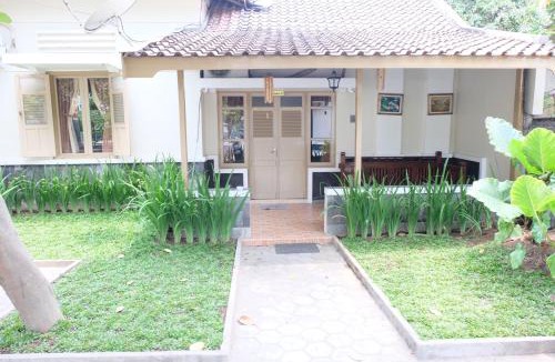 Tegalrejo House | Ndalem Suratin Guesthouse