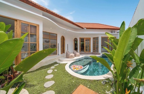 Batu Bolong House | NEW Tropical & Modern 3BR Central - Canggu beach