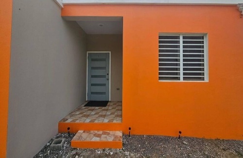 Ottleyʼs Apartment | Nice 1-bedroom apartment with AC in welcoming Cayon
