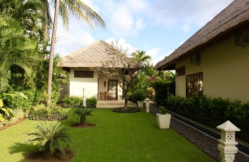 Dencarik Villa | Nice Villa direct on the beach , Lovina area , North Bali