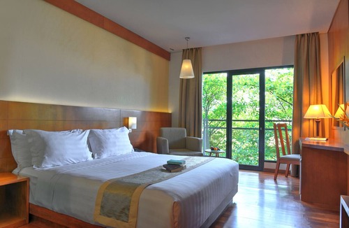 Semarang Hotel | Oak Tree Emerald Hotel & Conventions Semarang