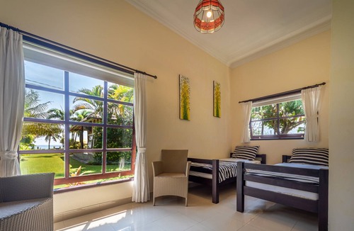 Banjartegehe Villa | Oasis of Luxury and Lush Tropical Gardens!