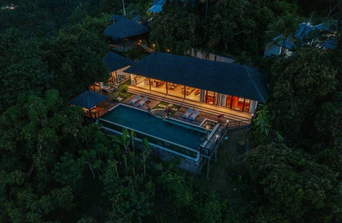 Kayu Putih Villa | Ocean and Jungle Views Soaking Bathtub Lovina