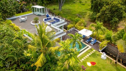 Dencarik Villa | Ocean Beachfront Luxury Design Villa @ Lovina - Villa Ibiza Bali