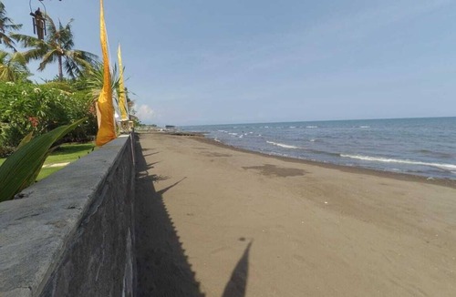 Buleleng Villa | Ocean Beachfront Private Villa & Pool with Chef. Book 7 nights get 15% discount