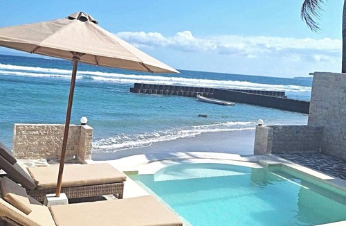 Candi Dasa Villa | Oceanfront | Infinity Pool | Spacious | Amethyst