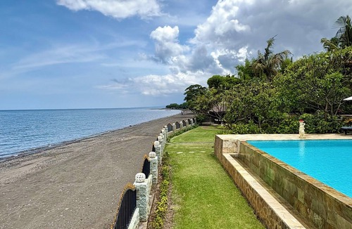 Lokapaksa Villa | Oceanfront Villa Mawar – Private Pool, Gorgeous Sunsets & Friendly Staff
