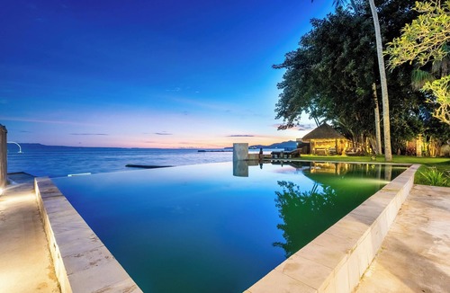 Candi Dasa Apartment | Oceanview Stay – 2 Levels, Separate Entrances | The Village of Angels Resort
