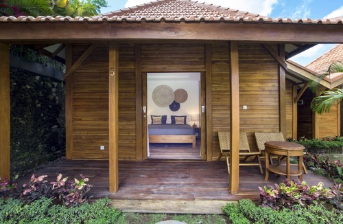 Batu Bolong House | ORORA B5-NEW SPOT in the heart of CANGGU; 2 bedroom 400 m from the beach.