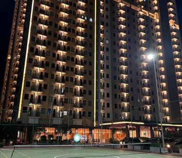 Old Jakarta Apartment | Osaka Resort at Osaka Apt PIK2 with Smart 4K TV, Free Wifi, and Hot Water