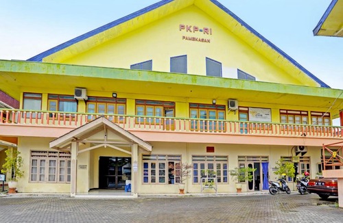Pamekasan Hotel | OYO 2708 Hotel Kemuning Syariah