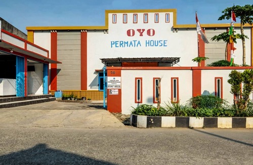 Jakarta Utara Hotel | OYO 3767 Permata House