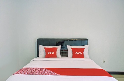 Cilacap Hotel | OYO 3841 Wisma 25