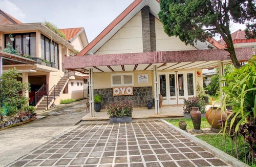 Batu Hotel | OYO 90138 Dear Darlin Villa - Family Stay