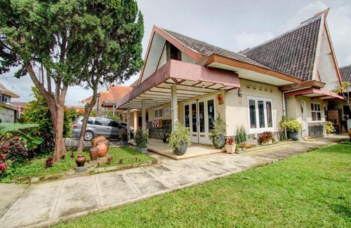 Batu Hotel | OYO 90138 Dear Darlin Villa - Family Stay