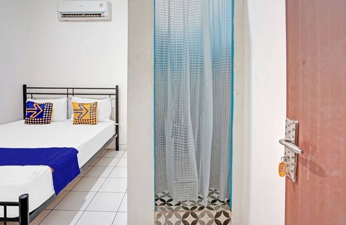Wonokromo Hotel | OYO 90403 Gosepa Ngagel