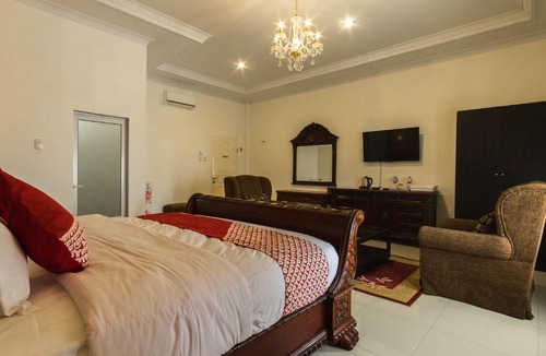 Medan Hotel | OYO 90741 Grand Shaqilla