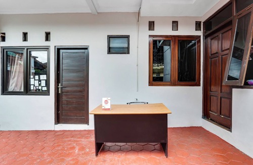 Sinduadi Hotel | OYO 91082 Nathania Exclusive