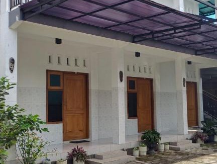 Kediri Hotel | OYO 91233 Bismo 85 Family Syariah