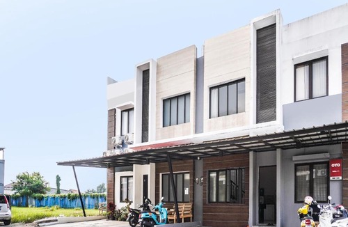 Karawang Hotel | OYO 91646 fio colombus residence